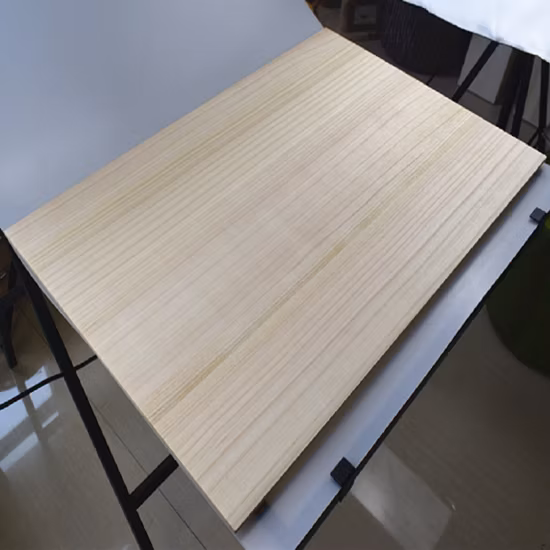 Chine Usine de vente directe de bois de Paulownia / planches de bois massif de Paulownia